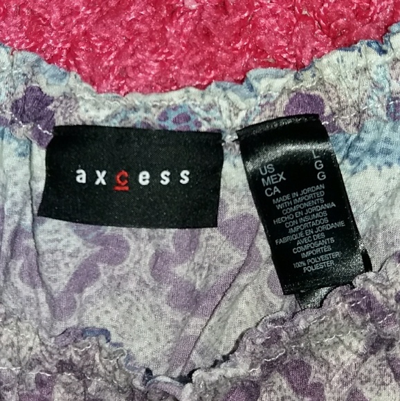 Lightweight, flowy top - Picture 2 of 2